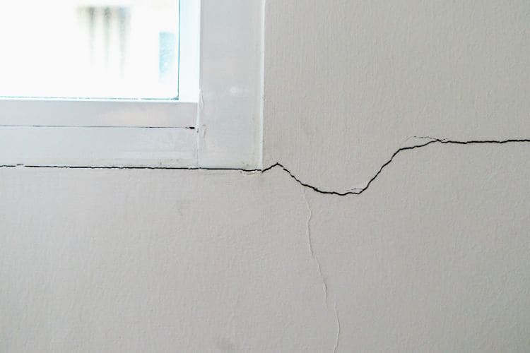 Penyebab dan Tips Mencegah Retakan pada Dinding Rumah