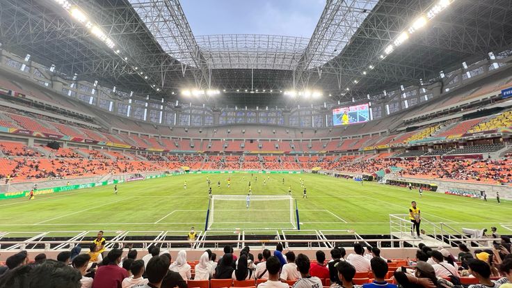 Proses Konstruksi Membangun Stadion Sepak Bola