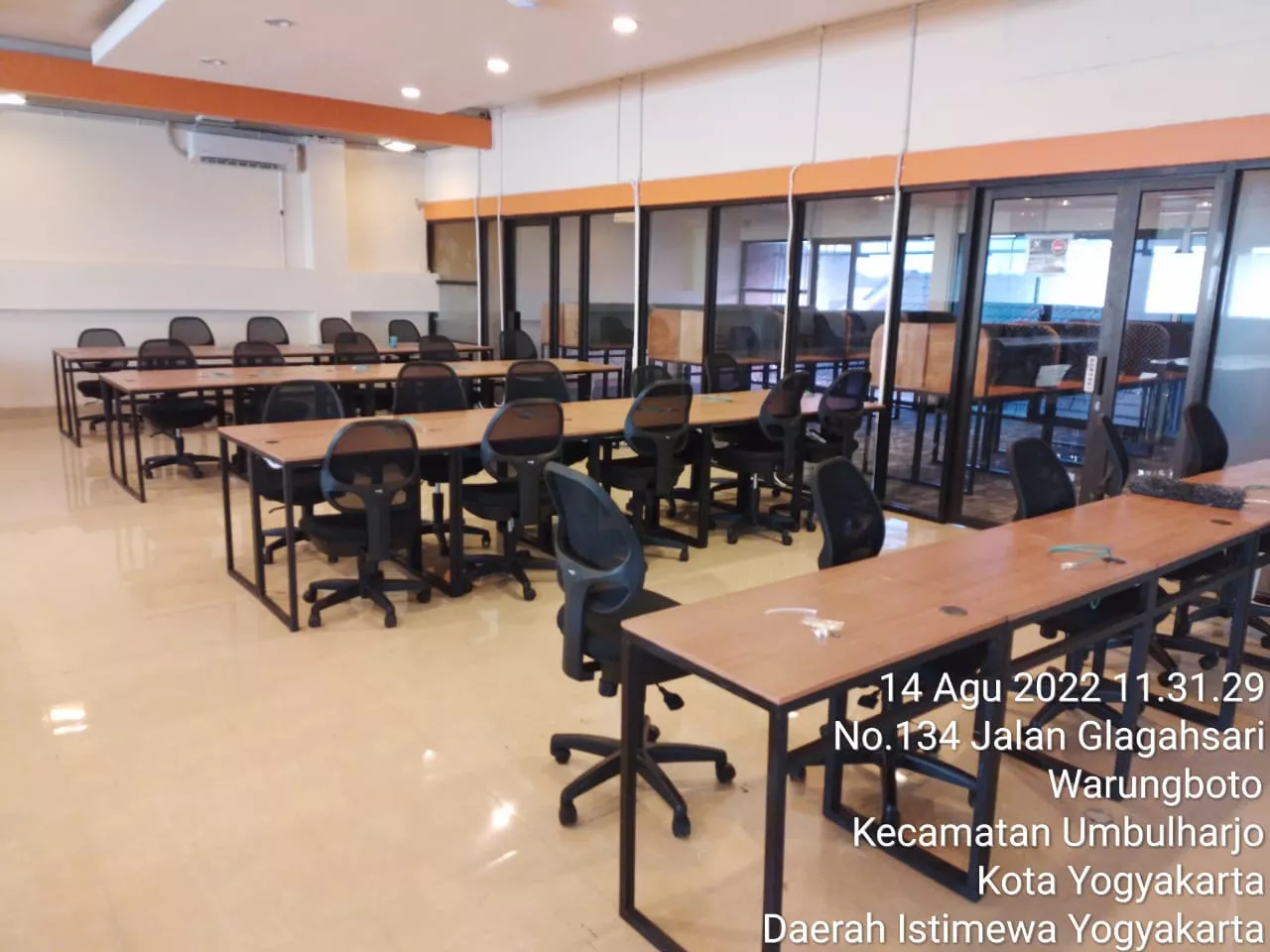 Kantor Ninja Xpress Yogyakarta, hasil pekerjaan interior, dan MEP oleh PT Mandala Pilar Indonesia.