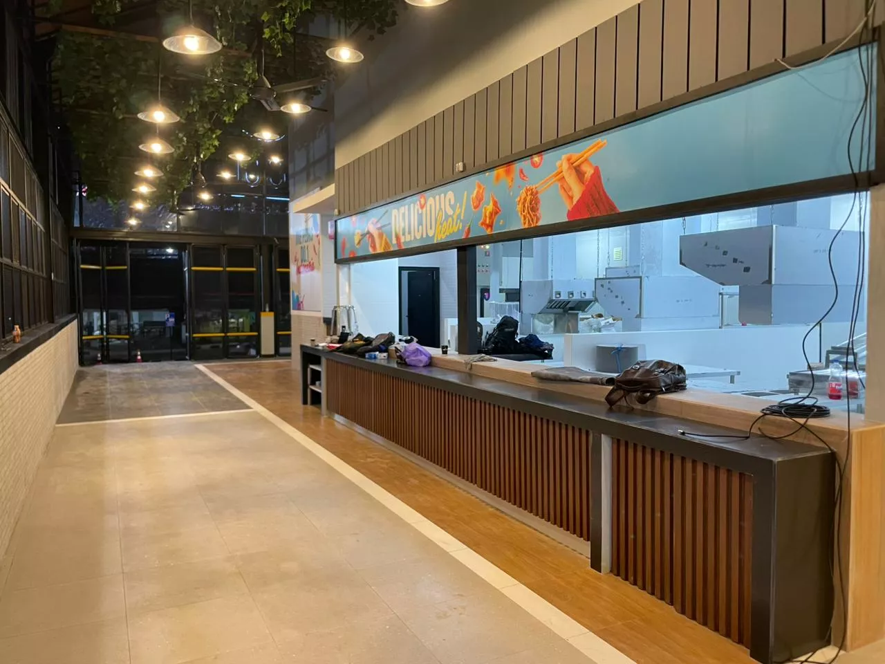Resto Mie Gacoan Ambon, hasil pekerjaan sipil, interior, dan MEP oleh PT Mandala Pilar Indonesia.