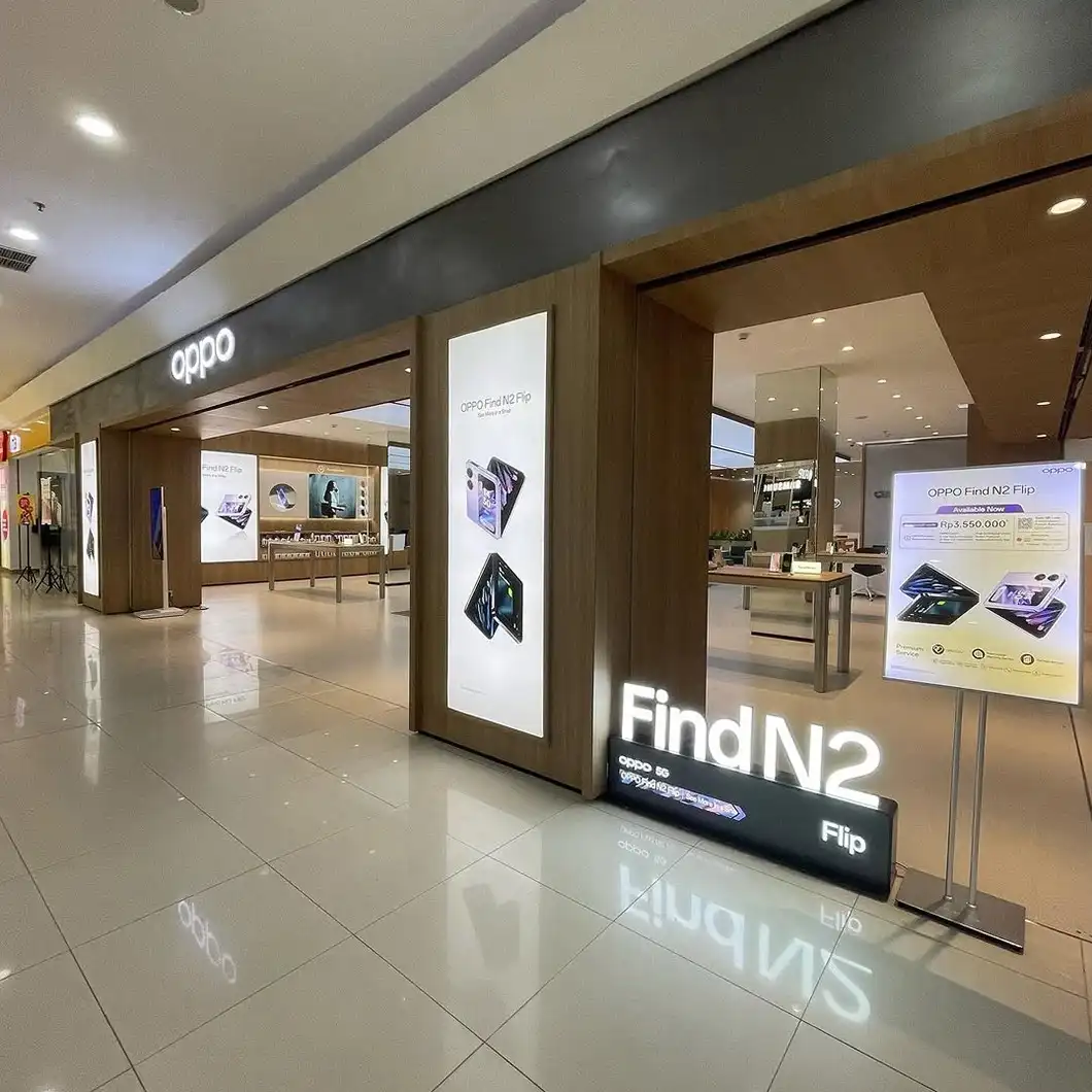Interior dan fit-out OPPO Experience Store Supermal Karawaci, salah satu portofolio pekerjaan interior Mandala Pilar Indonesia.