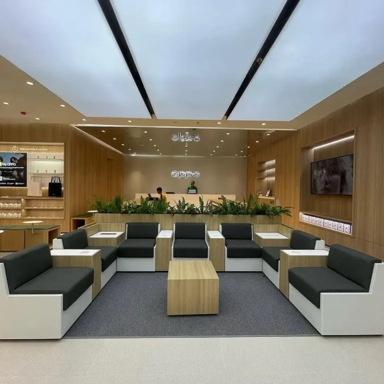 Interior dan fit-out OPPO Experience Store Supermal Karawaci, salah satu portofolio pekerjaan interior Mandala Pilar Indonesia.