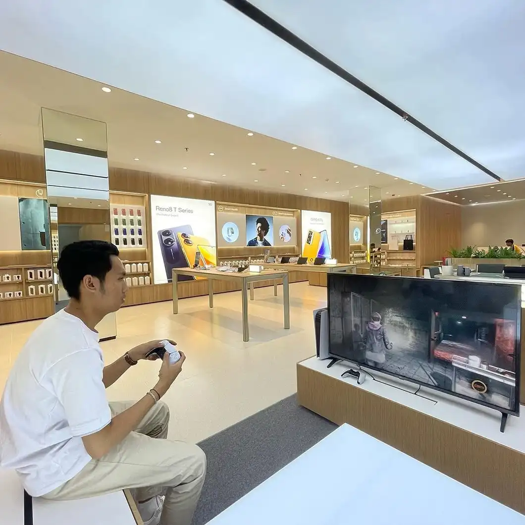 Interior dan fit-out OPPO Experience Store Supermal Karawaci, salah satu portofolio pekerjaan interior Mandala Pilar Indonesia.