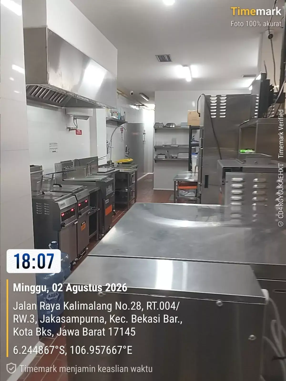Tampak interior dapur dalam chickster kota bintang, sebagai portofolio Mandala Pilar Indonesia.