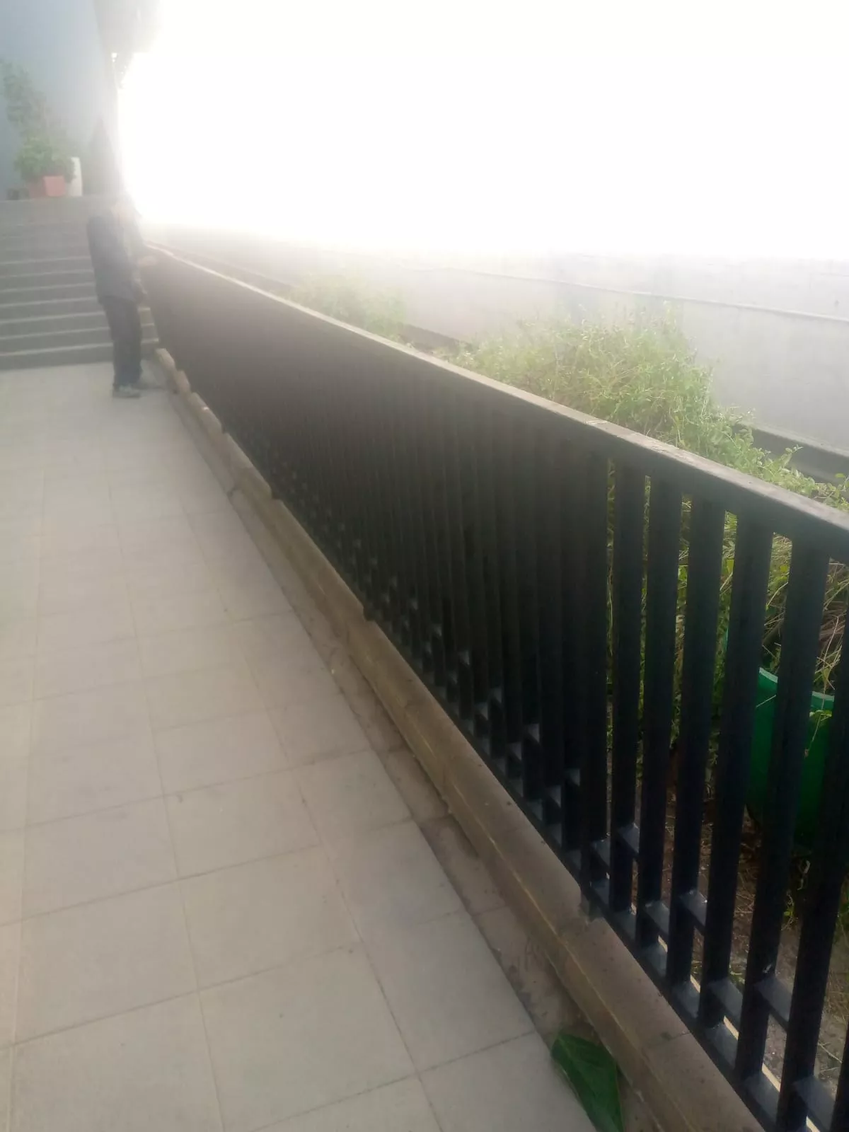 Hasil pekerjaan maintenance railing di apartemen Green Bay Pluit oleh Mandala Pilar Indonesia.